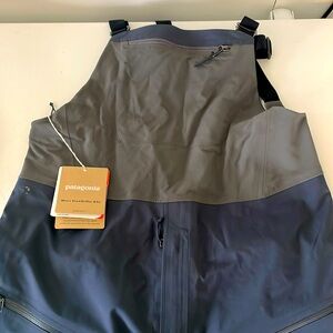 Brand new never worn. Bought for my husband but wrong size.